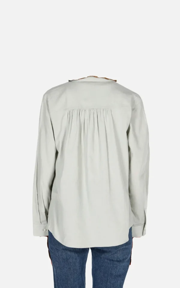 شومیز زنانه دکمه‌دار آستین بلند برند Colin's با طراحی شیک و استایل خاص رنگ سبز از نمای پشت