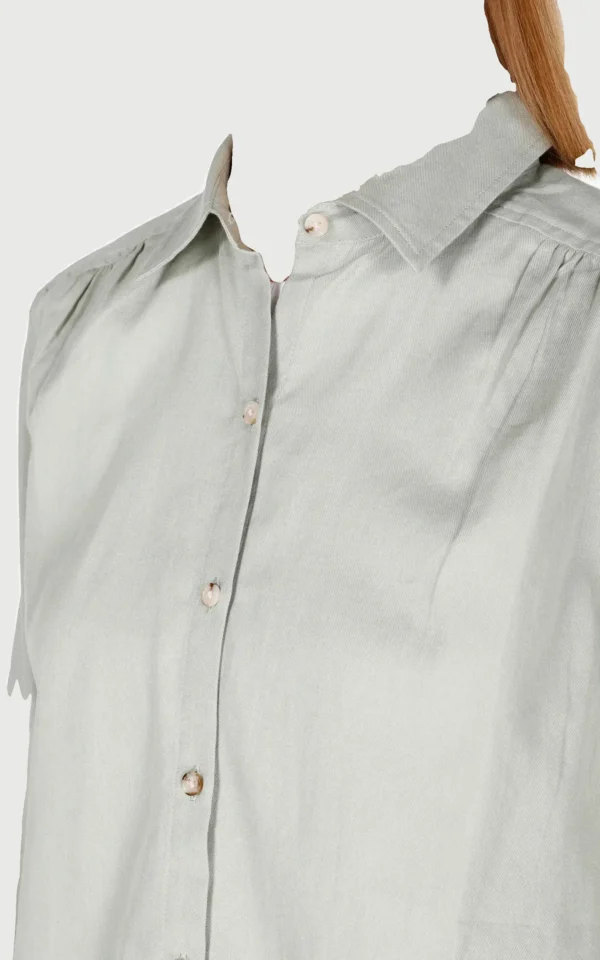 شومیز زنانه دکمه‌دار آستین بلند برند Colin's با طراحی شیک و استایل خاص رنگ سبز نمای یقه