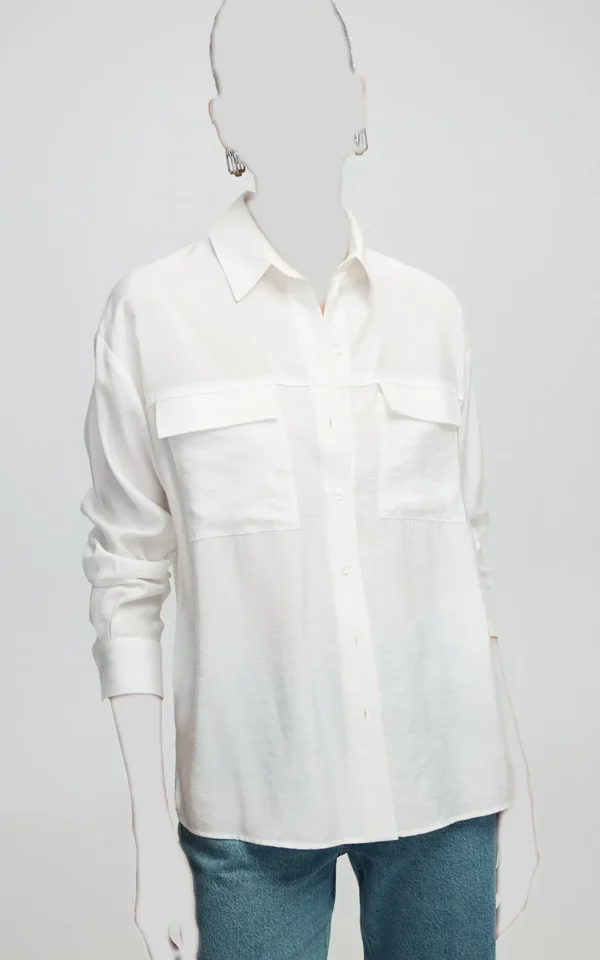 نمای نزدیک شومیز زنانه دو جیب آستین بلند IPEKYOL رنگ سفید