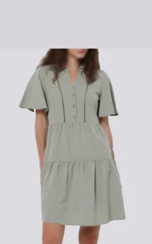 پیراهن زنانه کوتاه چندلایه با یقه مردانه و جزییات نوار تزیینی برند کلینز کد CL1074275 - Image 3