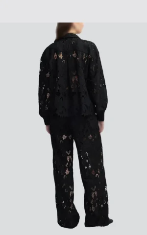 نمای پشت شومیز زنانه گیپوری مشکی IPEKYOL