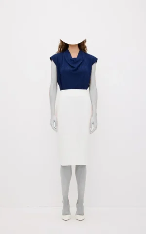 دامن زنانه بلند رنگ استخوانی برند adL از نمای قدی