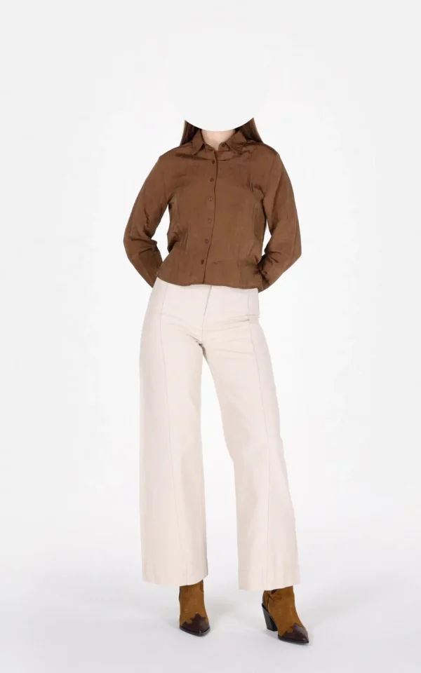 شومیز زنانه آستین بلند قهوه‌ای Colin's از نمای قدی