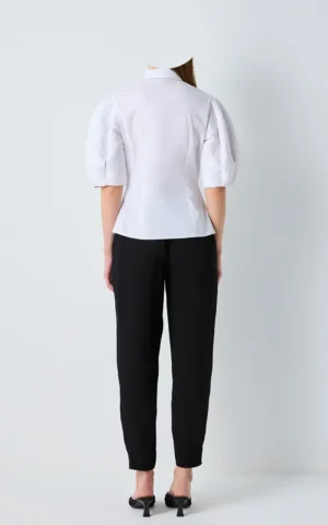 نمای پشت شومیز زنانه آستین کوتاه پفی IPEKYOL