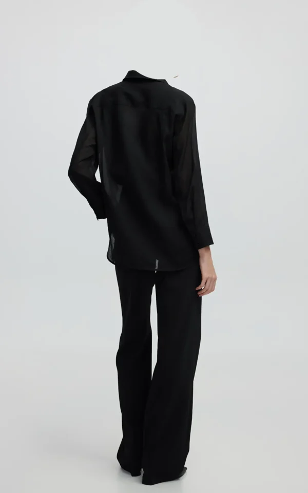 نمای پشت شومیز زنانه بلند مشکی IPEKYOL