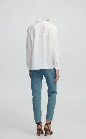 نمای پشت شومیز زنانه دو جیب آستین بلند IPEKYOL رنگ سفید