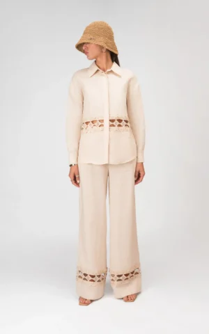 شومیز زنانه رسمی آستین بلند یقه‌دار بژ-کرم بهار-تابستانه نوادو